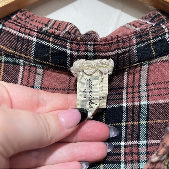 Gimmicks by Buckle mauve plaid lace-trim sequins button-up top (small) - Picture 4 of 6